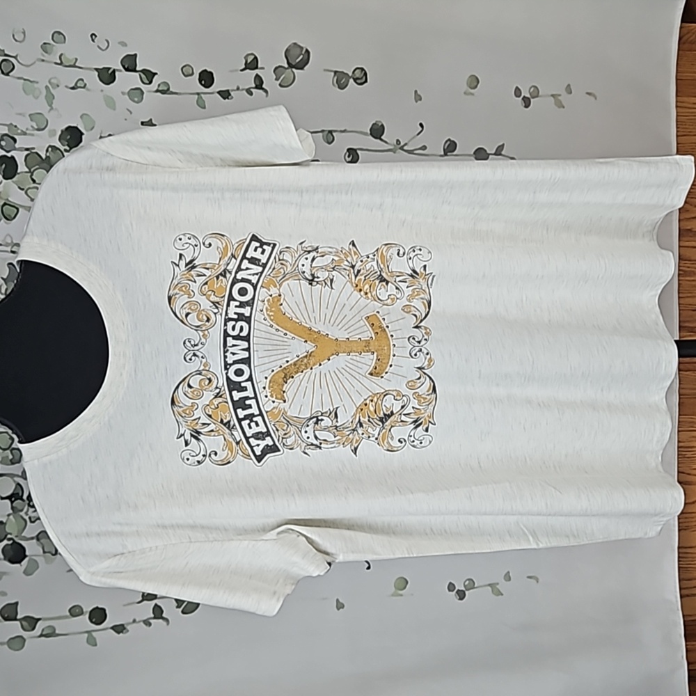 Maurices 🖤  bnwt Yellowstone top (#7)